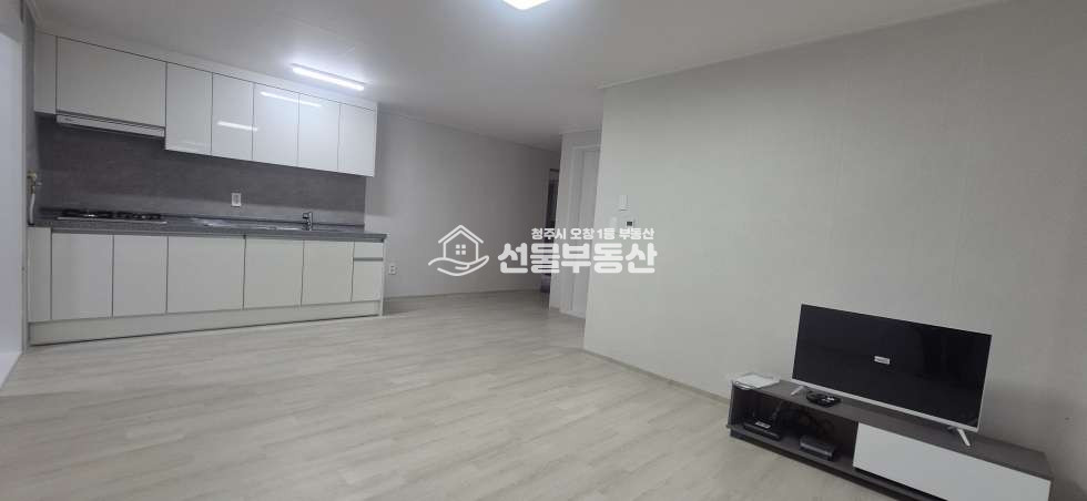 충북 청주청원구 오창읍 양청리 1동 양청초,중학교 근처 올수리된 반지하 거실,방큰 투베이 월세 매물번호 10352 사진 1