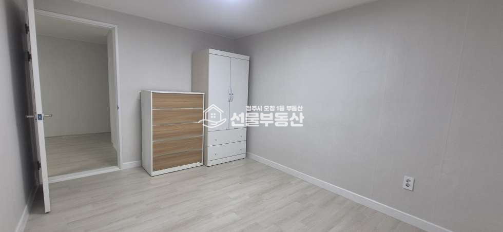 충북 청주청원구 오창읍 양청리 1동 양청초,중학교 근처 올수리된 반지하 거실,방큰 투베이 월세 매물번호 10352 사진 11